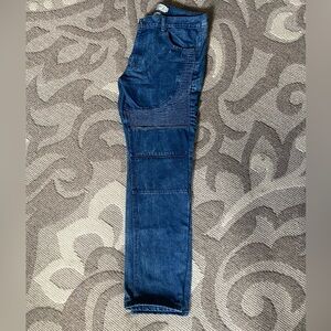 Akadamiks jeanius men’s blue jeans size 38X34. Great style & condition.